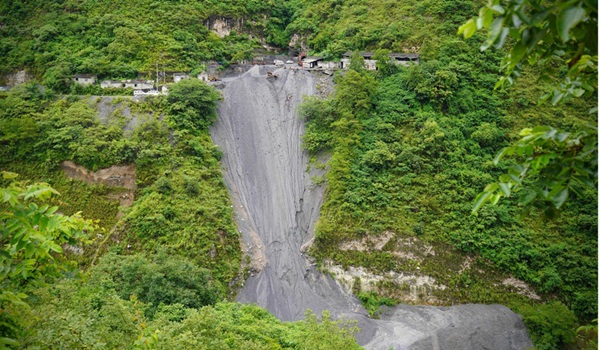 Làng góa phụ Trung Quốc và nỗi ám ảnh về cái chết từ bụi công nghiệp-3