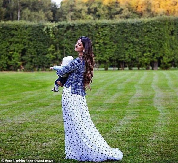 Hoa khôi Nga khởi kiện cựu vương Malaysia, đòi xét nghiệm ADN chồng cũ và con trai-1