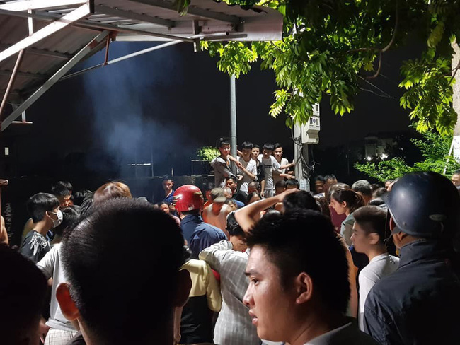 2 bé gái tử vong nghi do chơi đạp vịt, mẹ gào khóc thương tâm tới nhận thi thể con-1