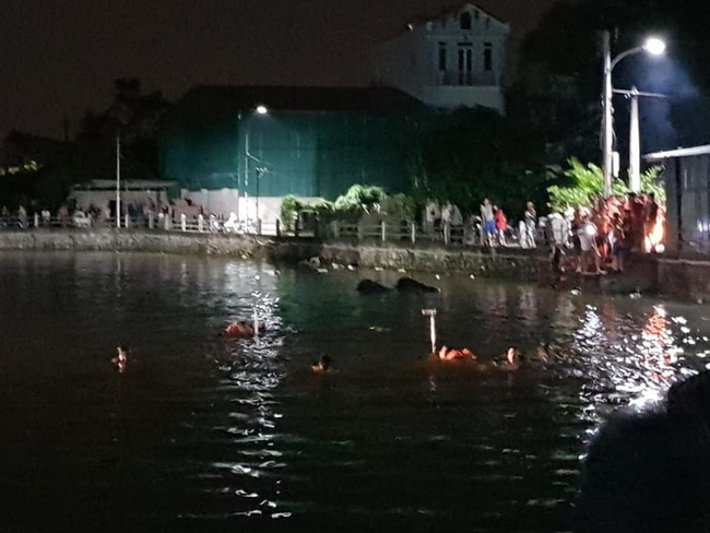 2 bé gái tử vong nghi do chơi đạp vịt, mẹ gào khóc thương tâm tới nhận thi thể con-2