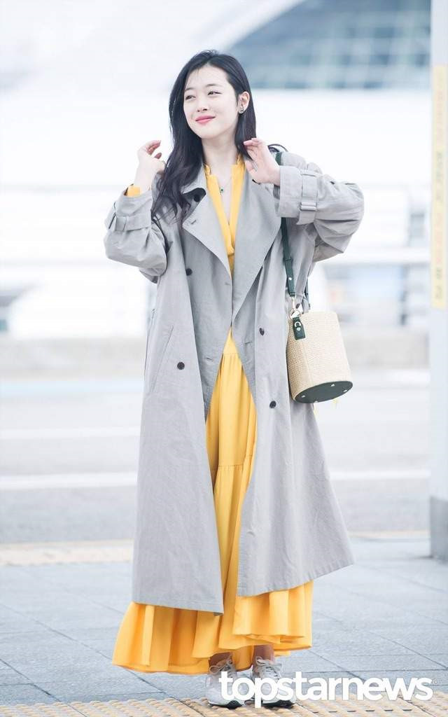 Sulli từng xuất hiện như nữ thần trong những bộ trang phục gợi cảm-10