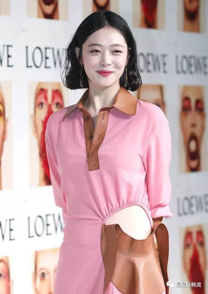 Sulli từng xuất hiện như nữ thần trong những bộ trang phục gợi cảm-4