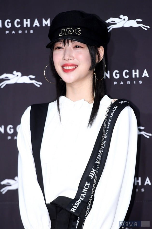 Sulli từng xuất hiện như nữ thần trong những bộ trang phục gợi cảm-6