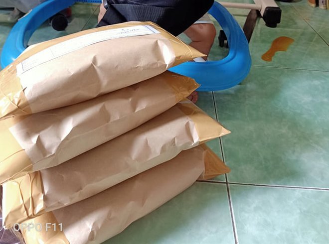 Shipper bị khách bùng đơn hàng 520 nghìn, cầm chổi đuổi đánh và thái độ đáng thương của chủ shop-1