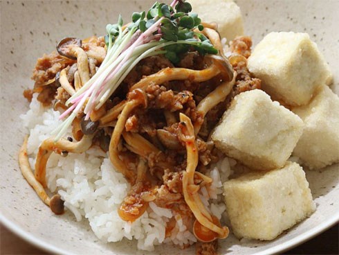 Bữa trưa công sở làm trong 1 nốt nhạc mà ngon đến bất ngờ