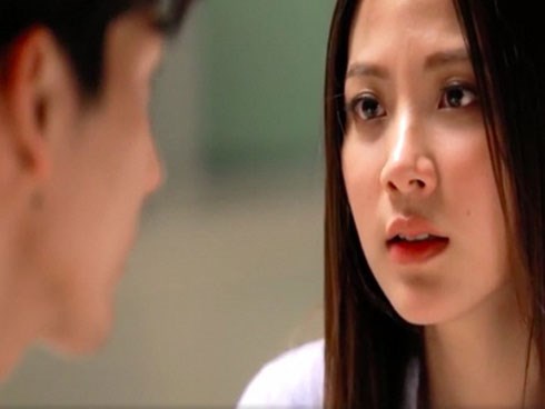 Tình cờ vào được căn phòng bí mật luôn khóa chặt trong nhà bạn trai giàu có, cô gái hoảng loạn nhìn cảnh tượng trước mắt
