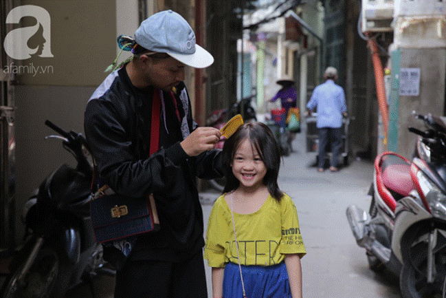 Sau bức ảnh nằm co ro ngoài vỉa hè Hà Nội, bé gái từng gây bão MXH với cách phối đồ cũ cực chất đã có người giúp đỡ-12