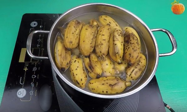 Mua chuối về cho lên bếp, luộc ăn thay cơm, tuần trước 50kg cuối tuần sau chỉ còn 45kg-4