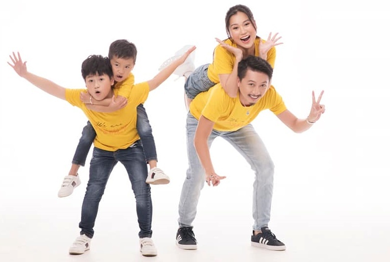 Vợ chồng Hứa Minh Đạt, Lâm Vỹ Dạ khoe hai con trai kháu khỉnh-4