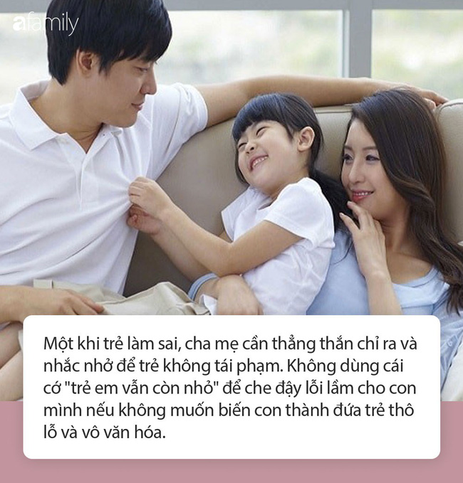 Bé 4 tuổi tè vào bức tượng ở khu di tích, nhân viên trách mắng nhưng phản ứng của người bà mới khiến ai nấy xôn xao-2