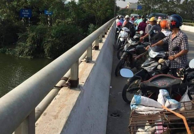 Hú hồn màn nhảy cầu rồi tự bơi lên bờ bỏ đi mất hút của cô gái ở Hải Phòng-1