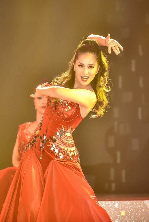 Khánh Thi khoe vòng một nóng bỏng trên sàn nhảy dancesport cùng ông xã-7