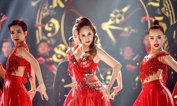 Khánh Thi khoe vòng một nóng bỏng trên sàn nhảy dancesport cùng ông xã-11