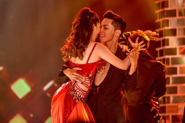 Khánh Thi khoe vòng một nóng bỏng trên sàn nhảy dancesport cùng ông xã-9