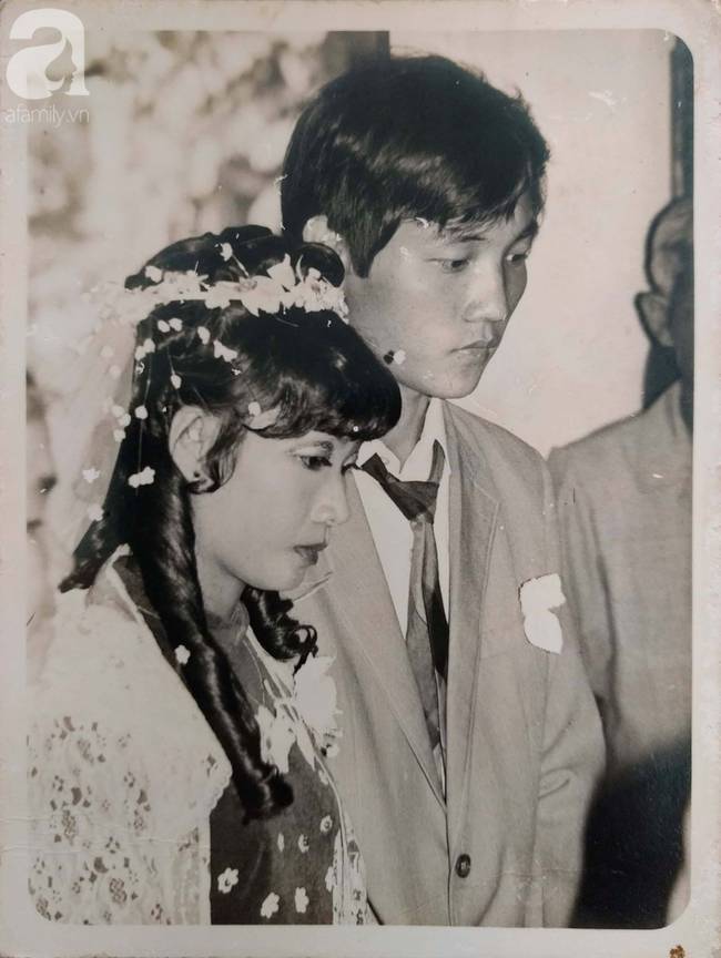 31 năm trước uống một cốc nước mía bên đường, người đàn ông mê luôn cô bán hàng, diễn một cú lừa rồi thành công cưới về làm vợ-2