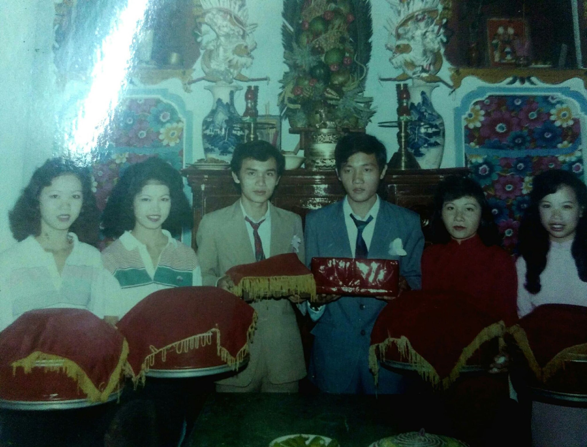 31 năm trước uống một cốc nước mía bên đường, người đàn ông mê luôn cô bán hàng, diễn một cú lừa rồi thành công cưới về làm vợ-9