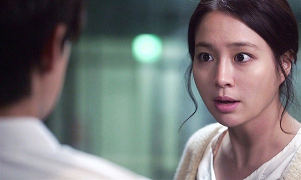 Nửa đêm chồng nghe điện thoại rồi vội vàng ra khỏi nhà, sáng hôm sau anh trở về, quần áo lấm lem vết máu và thú nhận một chuyện khó tin khiến tôi bức bối vô cùng-2