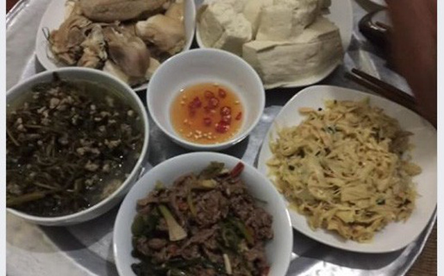 Được ngày chồng vào bếp làm mâm cơm khá ổn nhưng vợ trẻ lại than thở lên xuống, hội chị em phì cười khi biết lý do-1