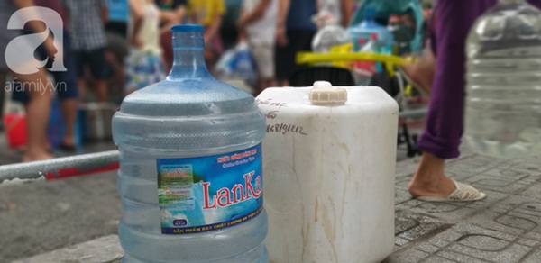 Hà Nội: Khuyến cáo người dân không dùng nước có mùi lạ để nấu ăn, nên mua nước bình trong sinh hoạt hằng ngày-2