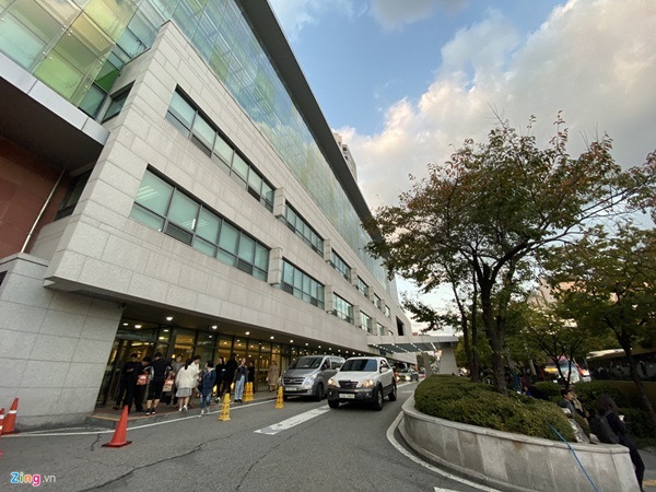 Không khí đau thương tại tang lễ của Sulli-1