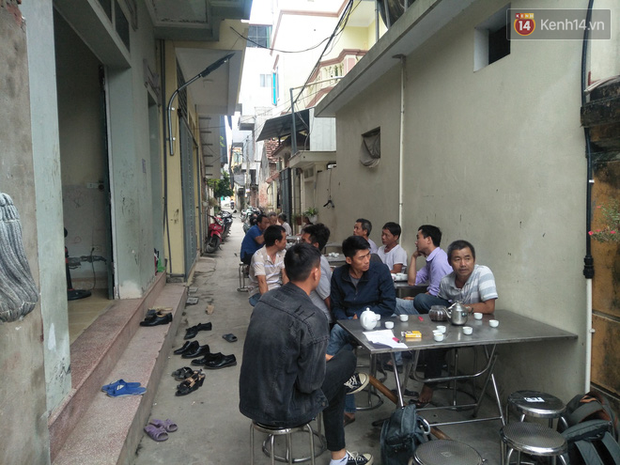 Vụ 2 cháu nhỏ đuối nước thương tâm khi đi đạp vịt: Cách đây vài ngày, họ mua về 2 chiếc thuyền để dưới hồ, việc kinh doanh chưa được cấp phép-2