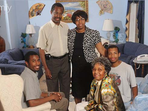 Cho con gái mặc đồ đắt tiền đi học, cô bé thật xinh đẹp và nổi bật nhưng người mẹ vẫn nức nở khi nhìn thấy cảnh tượng này-4