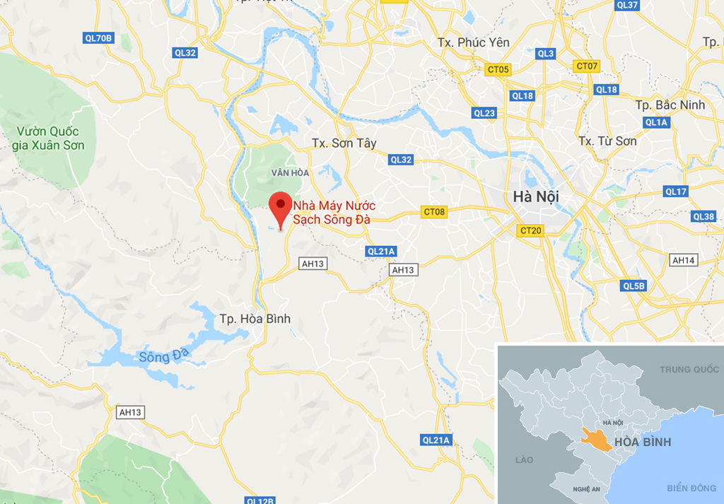 Dòng suối gần nhà máy nước sông Đà vẫn đen kịt sau 1 tuần bị đổ dầu-12