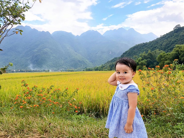 Bầu tháng cuối vẫn tung tăng đưa 3 con lên núi chơi, MC Minh Trang khiến hội chị em ngưỡng mộ vì hạnh phúc yên bình-5