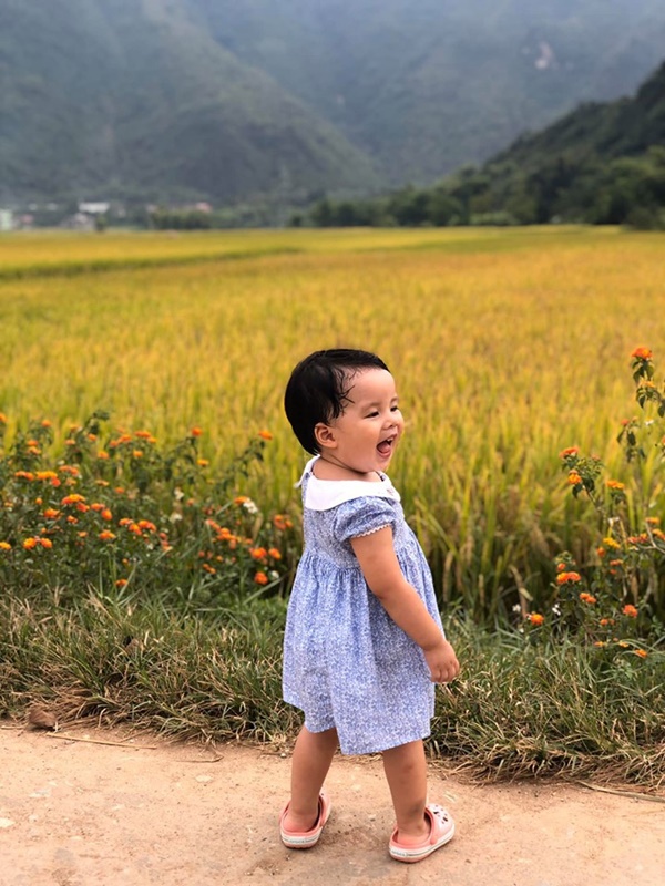 Bầu tháng cuối vẫn tung tăng đưa 3 con lên núi chơi, MC Minh Trang khiến hội chị em ngưỡng mộ vì hạnh phúc yên bình-7