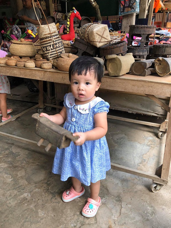 Bầu tháng cuối vẫn tung tăng đưa 3 con lên núi chơi, MC Minh Trang khiến hội chị em ngưỡng mộ vì hạnh phúc yên bình-9