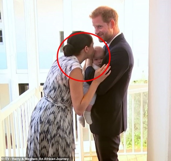 Meghan Markle bị chỉ trích là lố bịch khi dùng con trai Archie để chiếm sóng chuyến đi công du của chị dâu Kate-1