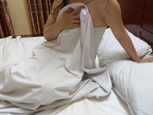 Chồng lặng người xem nhật ký nóng bỏng của vợ và gã trai đào mỏ