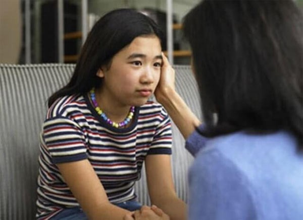 Mẹ ơi! Thay băng vệ sinh ở trường xấu hổ lắm: Con gái học lớp 5 gặp sự cố, mẹ nói thế nào để trấn an tâm lý?-2