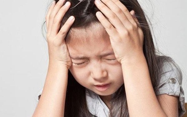 Mẹ ơi! Thay băng vệ sinh ở trường xấu hổ lắm: Con gái học lớp 5 gặp sự cố, mẹ nói thế nào để trấn an tâm lý?-3