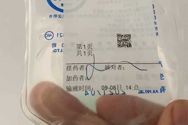 Bị y tá đưa sai thuốc, bé trai 5 tuổi tử vong thương tâm-1