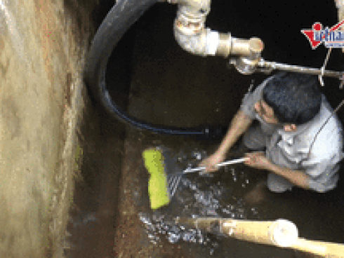 Hà Nội bắt đầu súc xả các bể nước nhiễm Styrene