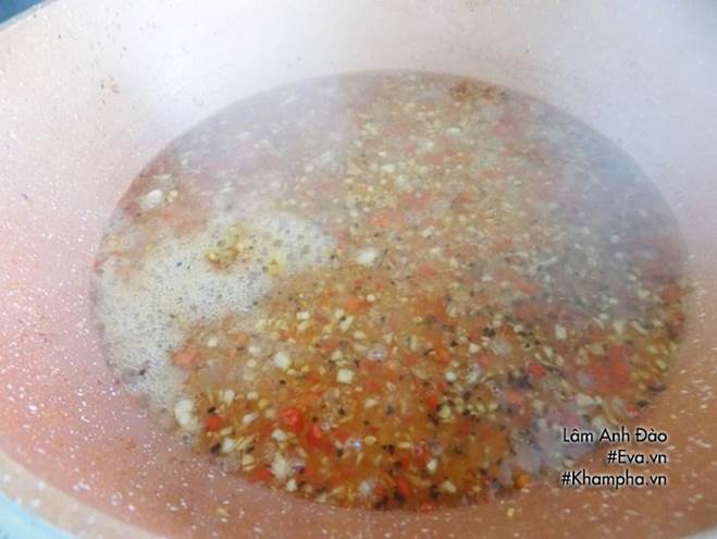 Sườn rim mắm tỏi đậm đà kiểu này bảo sao cơm nấu nhiều vẫn hết bay-5