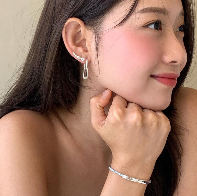 Làn da của bạn sẽ biến chuyển thần kỳ thế nào nếu bắt chước Hà Tăng, thêm dầu dưỡng da vào quy trình skincare?-3