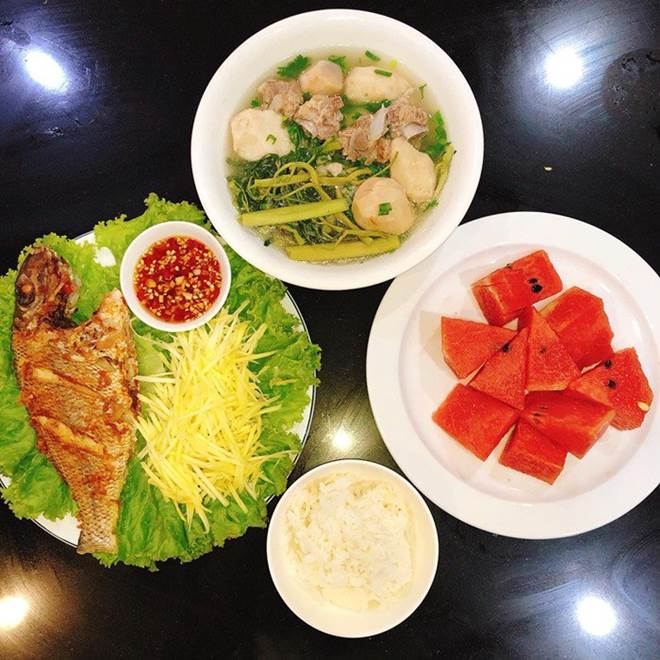 9X vừa xinh vừa đảm, nấu món gì ngon bạn bè lại khuyên nên bán món đó-9