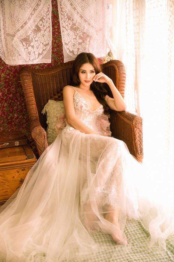 Vợ hai của cậu Ba Khải Duy - Thảo Trang khoe vòng một căng đầy trong bộ ảnh mới-1