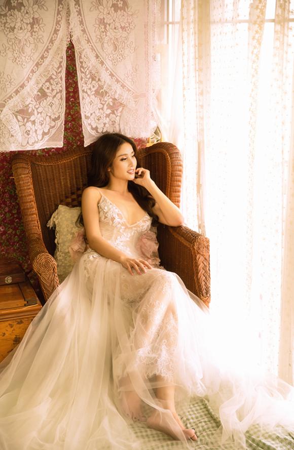 Vợ hai của cậu Ba Khải Duy - Thảo Trang khoe vòng một căng đầy trong bộ ảnh mới-2