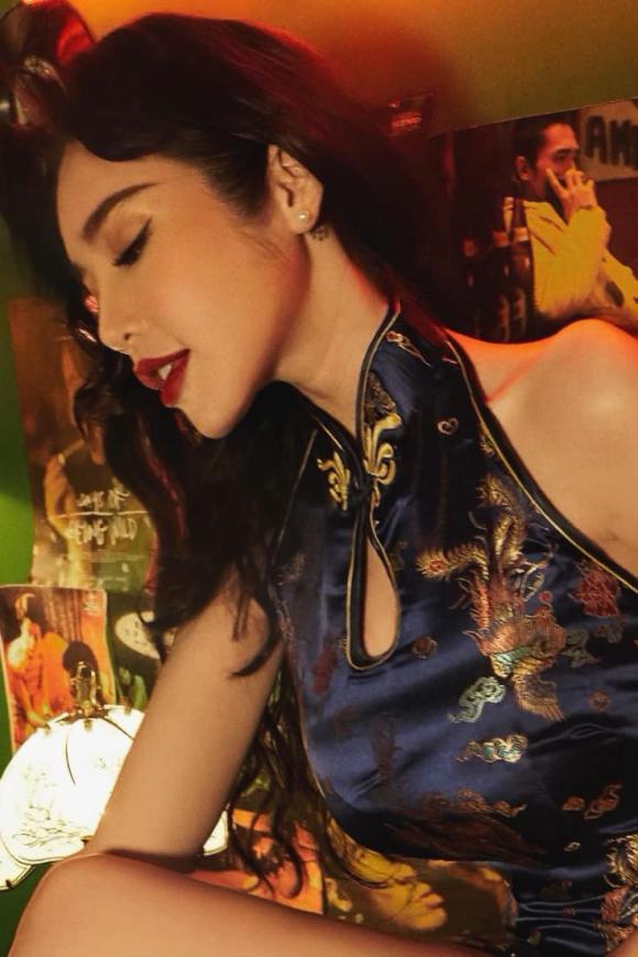 Elly Trần khoe nét đài các hút mắt với sườn xám-7