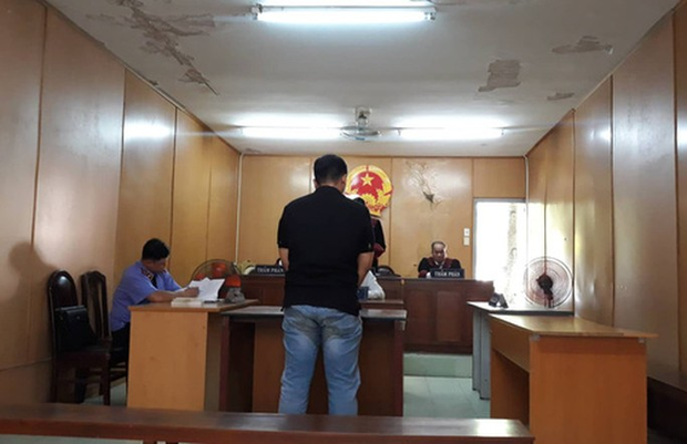 Đi cướp rồi bỏ trốn, sau đó vào ngành công an và phát hiện mình bị truy nã-1