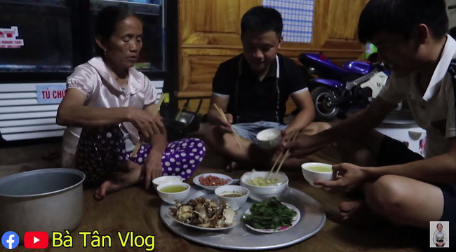 Giữa lùm xùm bị tố này tố kia, Bà Tân Vlog bất ngờ được dân mạng bênh chằm chặp vì tìm lại được đoạn clip này-8