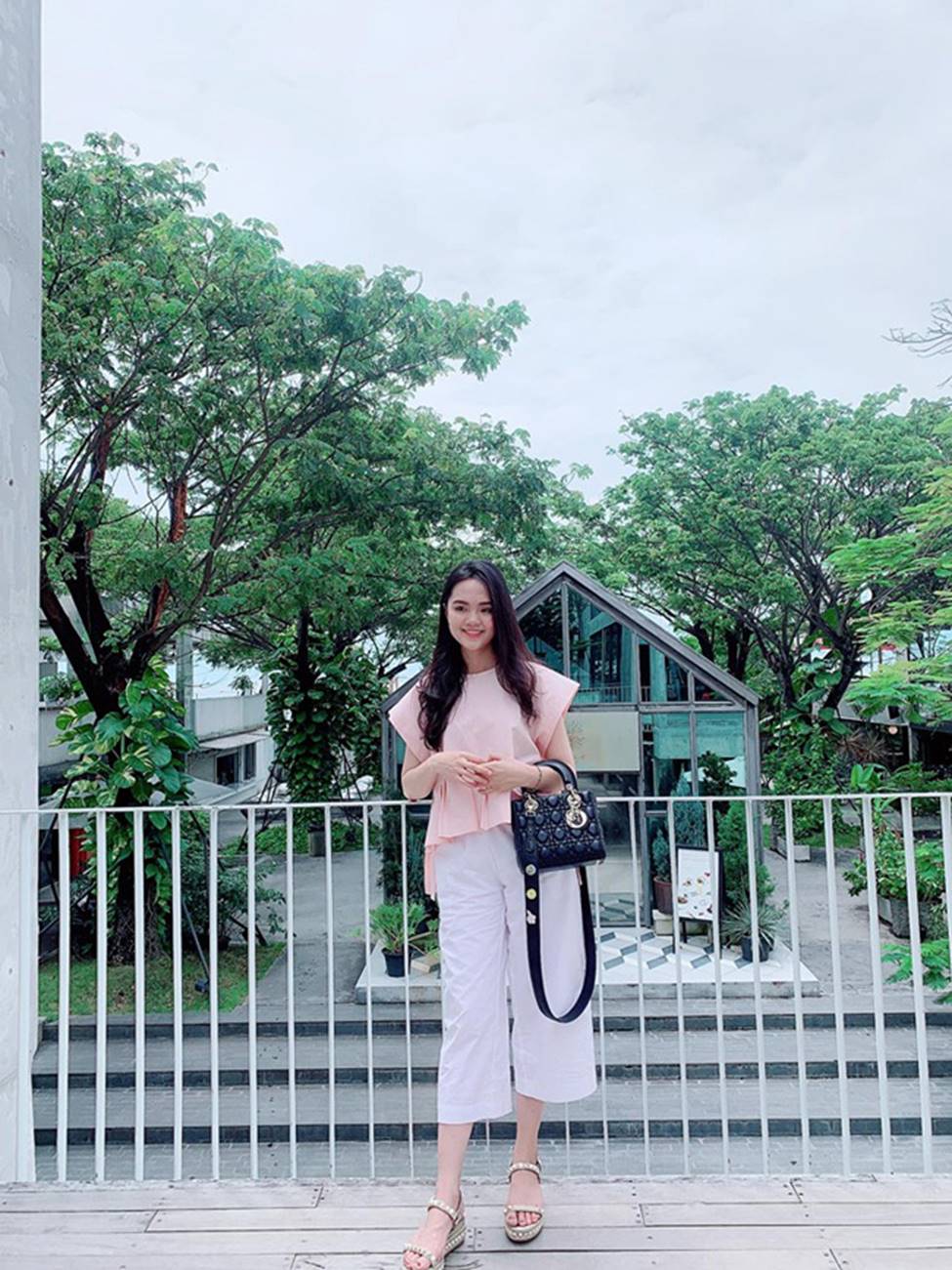 Duy Mạnh thật may mắn khi có cô bạn gái xinh đẹp, tài năng thế này!-5