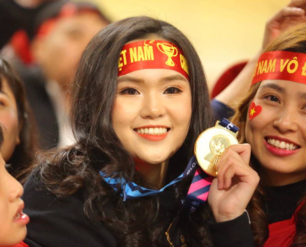 Duy Mạnh thật may mắn khi có cô bạn gái xinh đẹp, tài năng thế này!-7