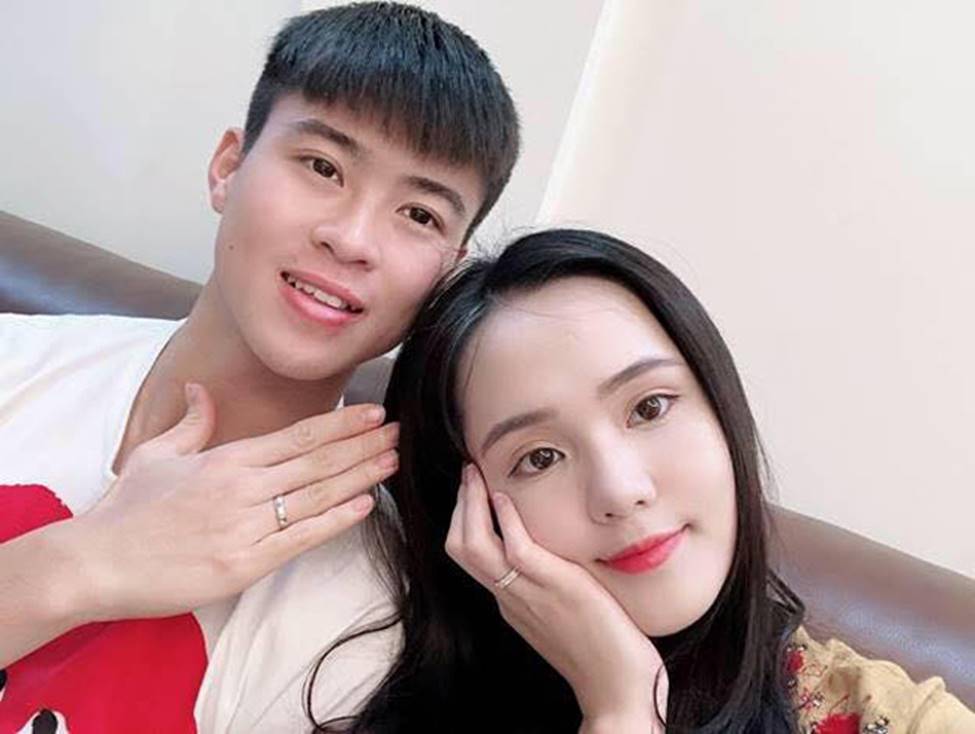 Duy Mạnh thật may mắn khi có cô bạn gái xinh đẹp, tài năng thế này!-19