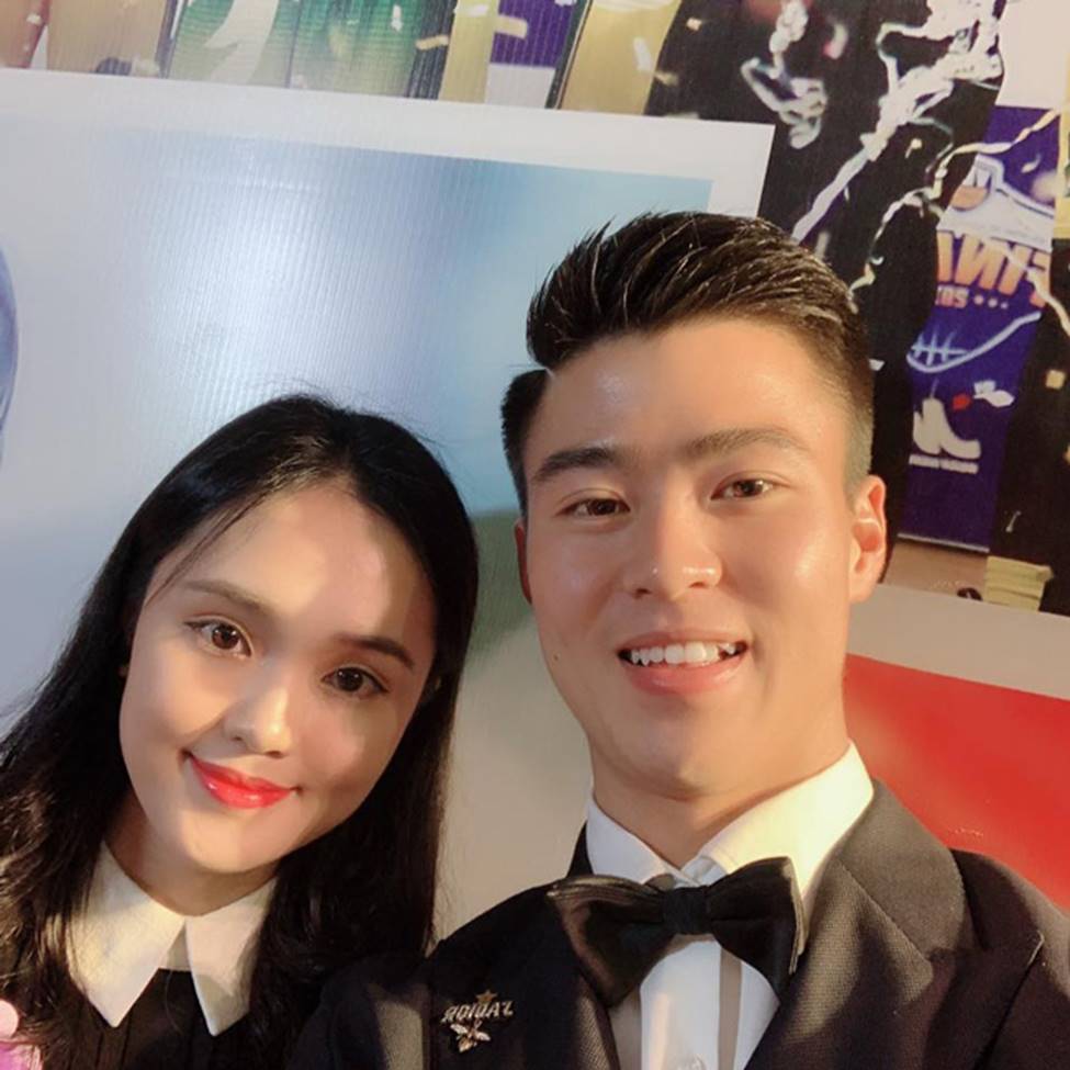Duy Mạnh thật may mắn khi có cô bạn gái xinh đẹp, tài năng thế này!-20