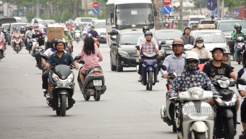Vội vã quặt xe chạy trốn cảnh sát 141, cô gái nổi nhất phố Hà Nội-14