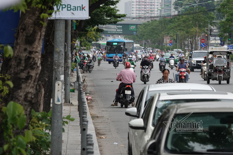 Vội vã quặt xe chạy trốn cảnh sát 141, cô gái nổi nhất phố Hà Nội-15